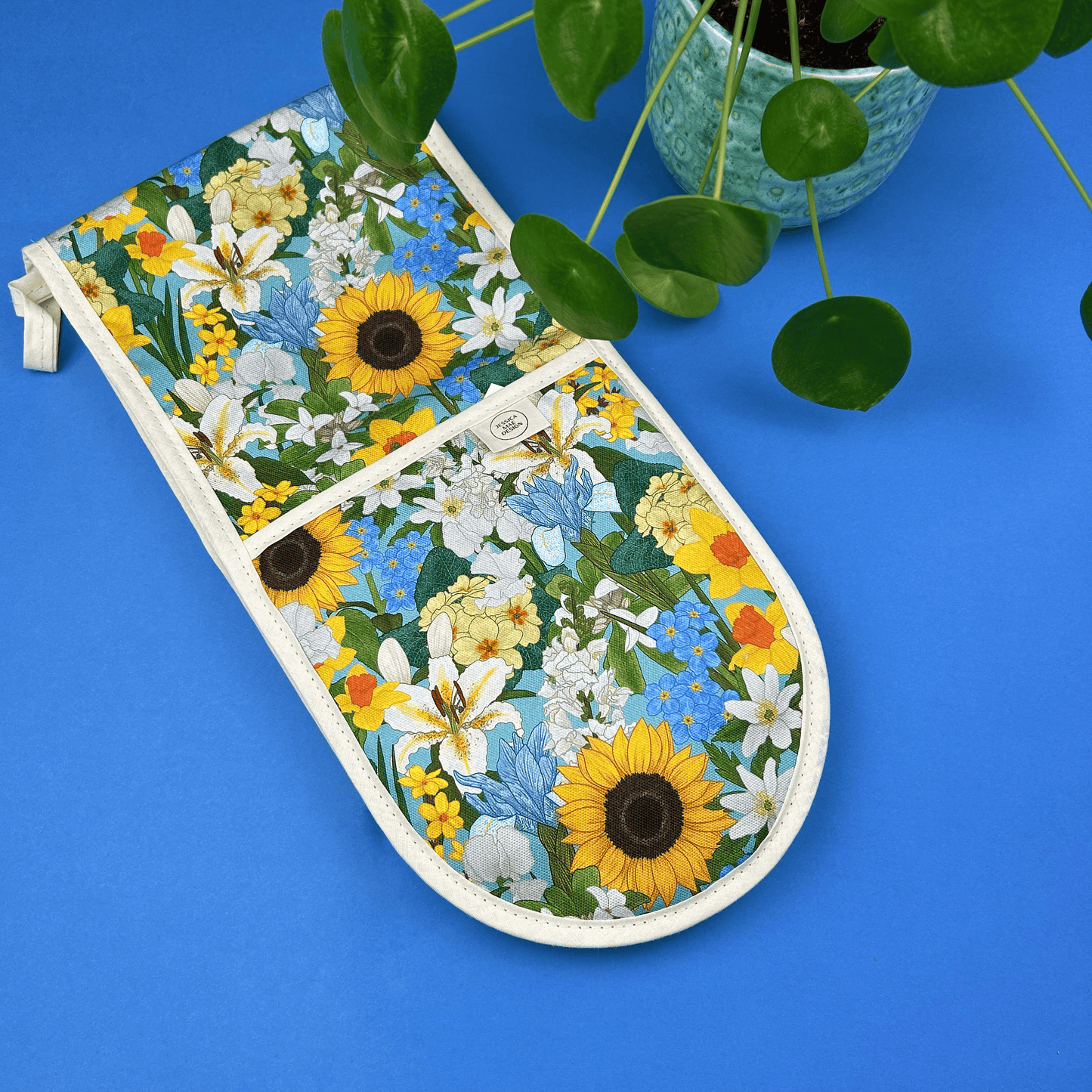 The Golden Blooms Oven Gloves